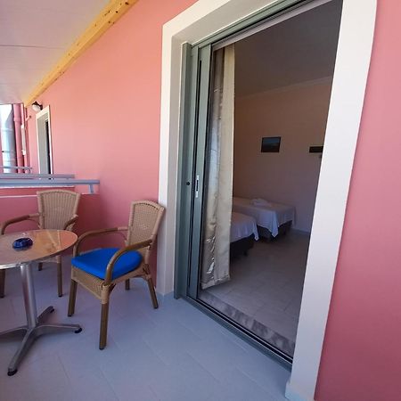 Porto-Fino Hotel อาร์ริลลาส ภายนอก รูปภาพ