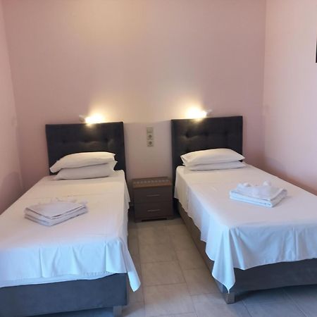 Porto-Fino Hotel อาร์ริลลาส ภายนอก รูปภาพ