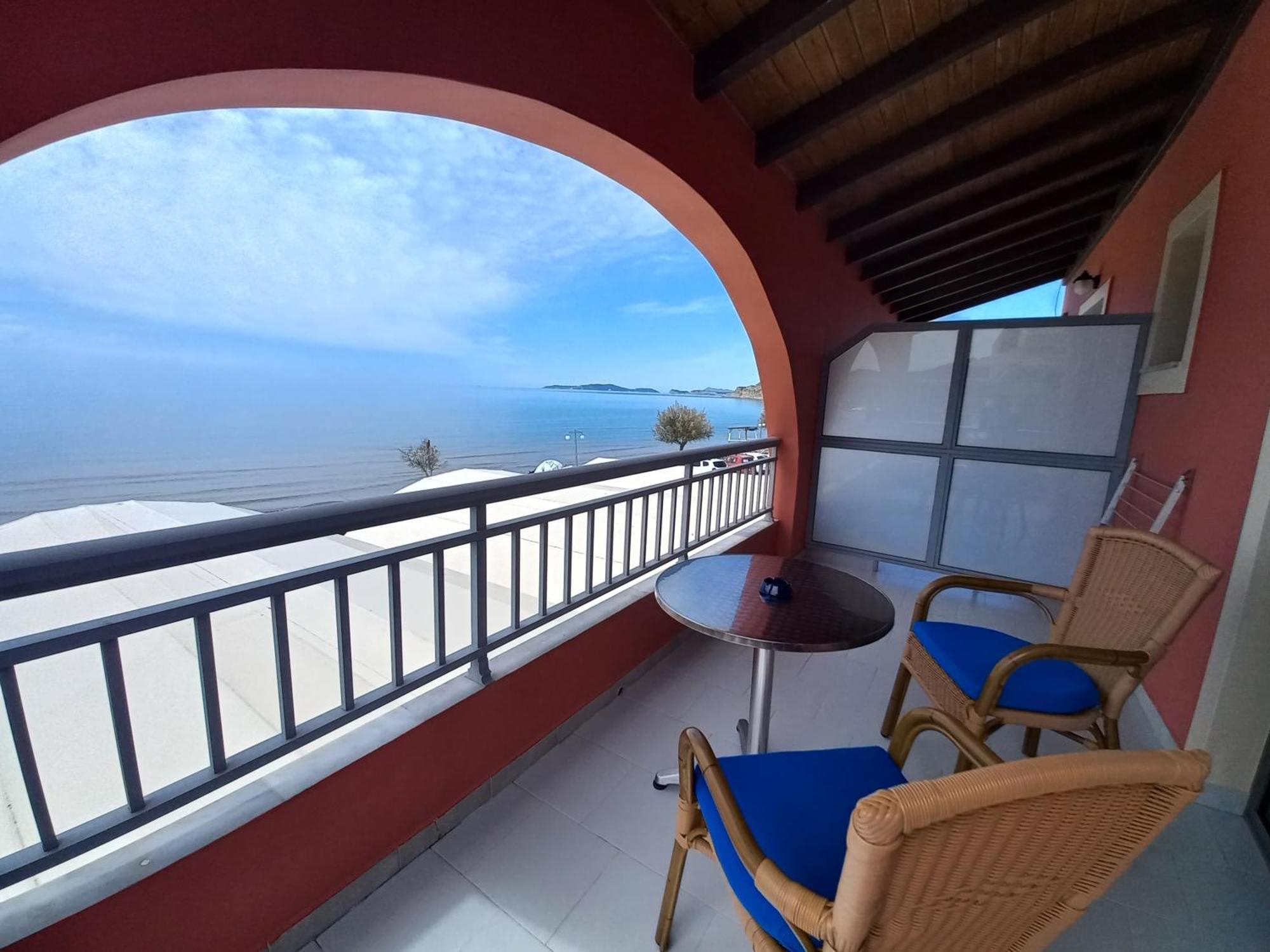 Porto-Fino Hotel อาร์ริลลาส ภายนอก รูปภาพ