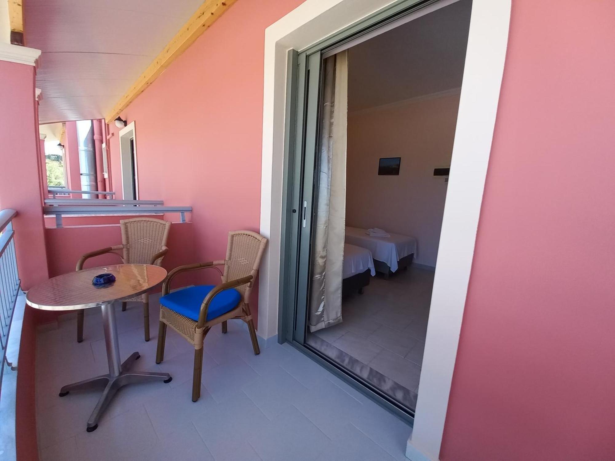 Porto-Fino Hotel อาร์ริลลาส ภายนอก รูปภาพ