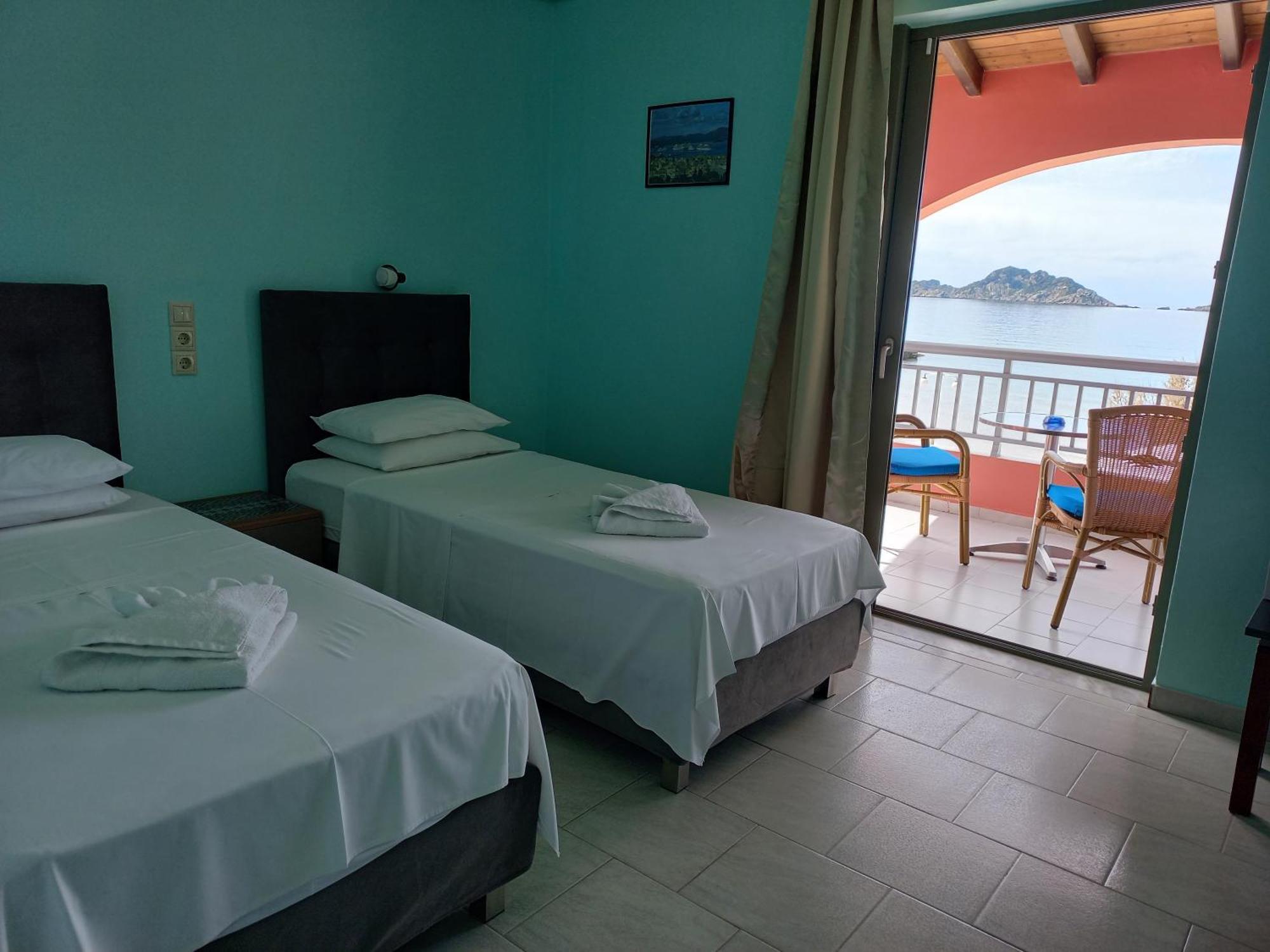 Porto-Fino Hotel อาร์ริลลาส ภายนอก รูปภาพ