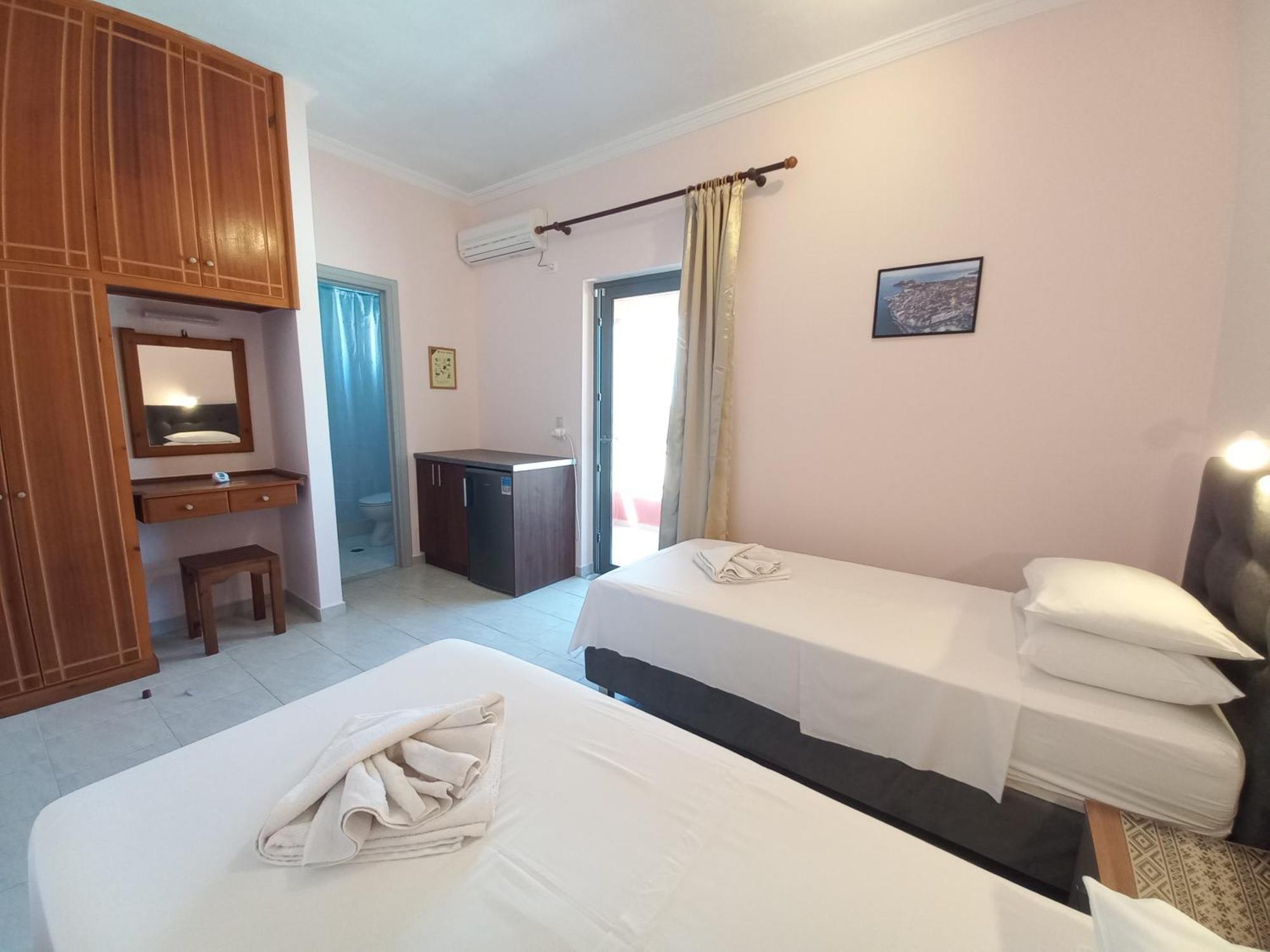Porto-Fino Hotel อาร์ริลลาส ภายนอก รูปภาพ