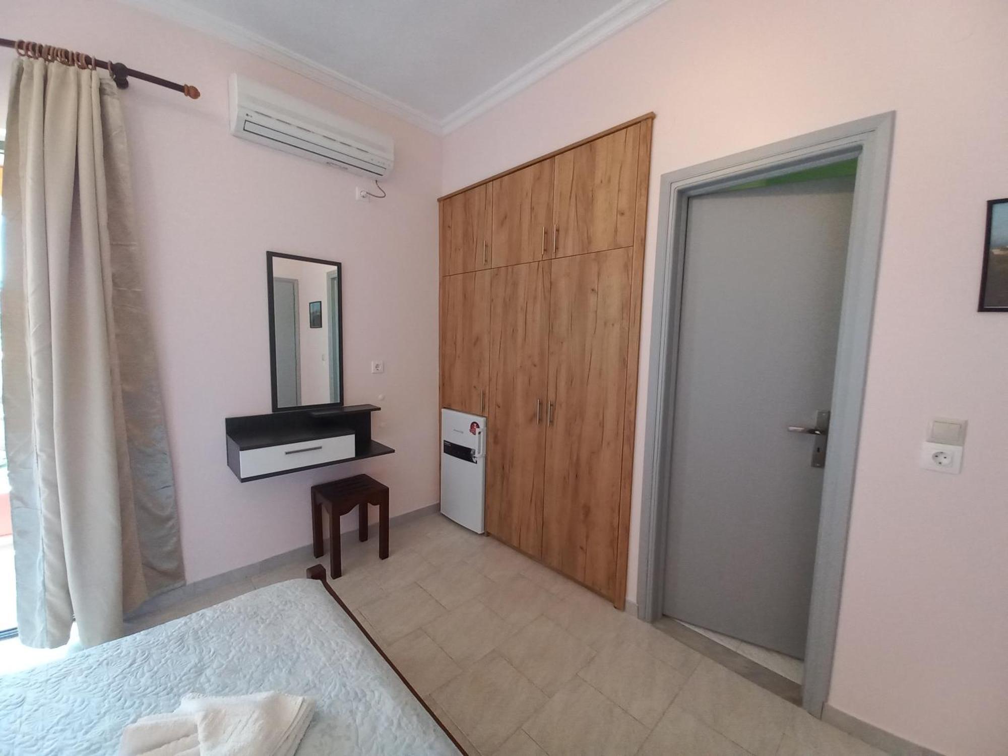 Porto-Fino Hotel อาร์ริลลาส ภายนอก รูปภาพ