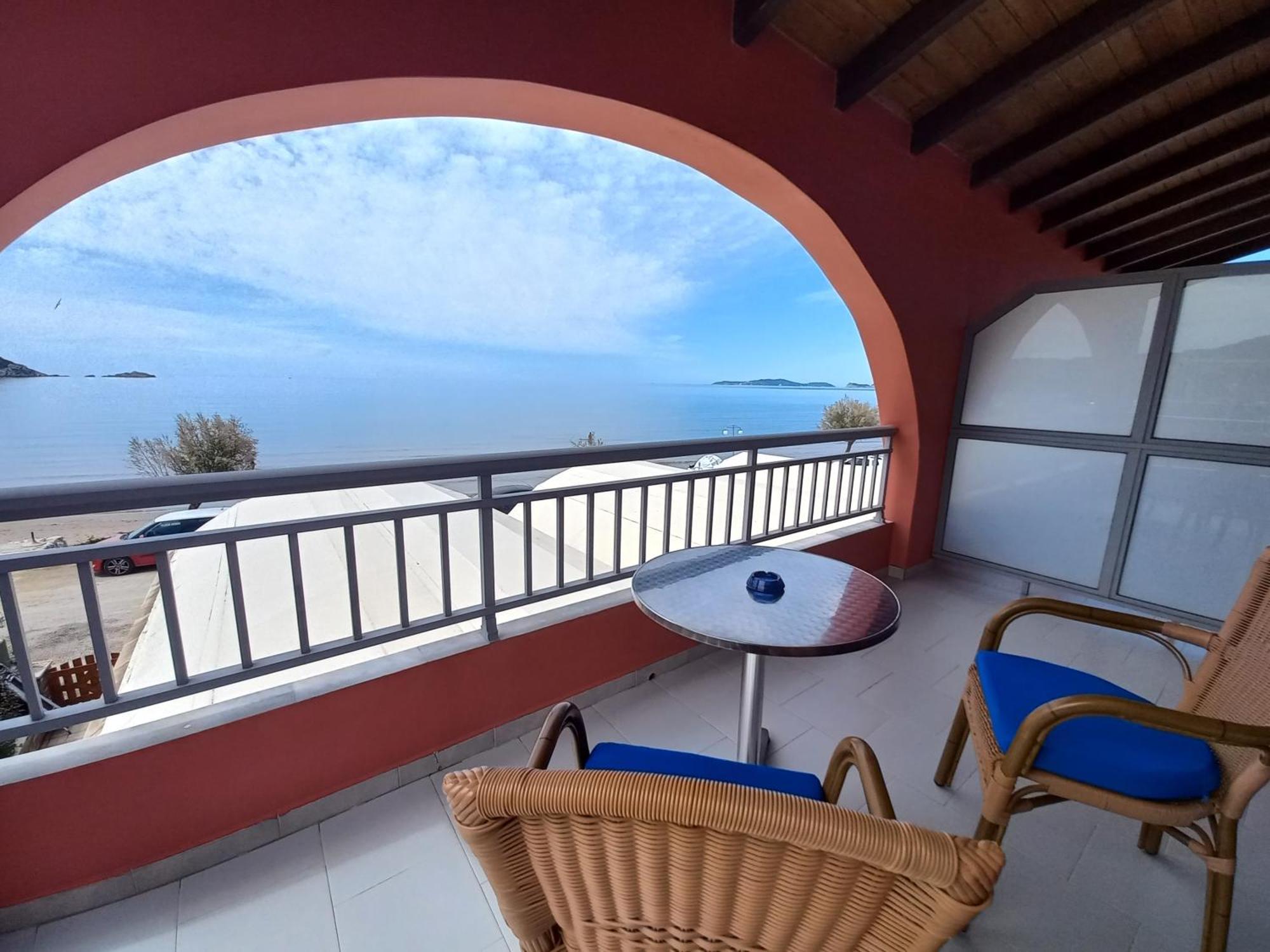 Porto-Fino Hotel อาร์ริลลาส ภายนอก รูปภาพ