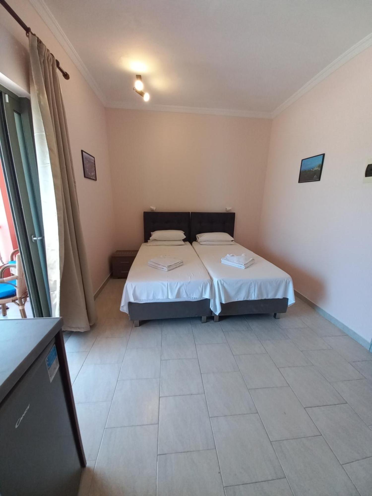 Porto-Fino Hotel อาร์ริลลาส ภายนอก รูปภาพ