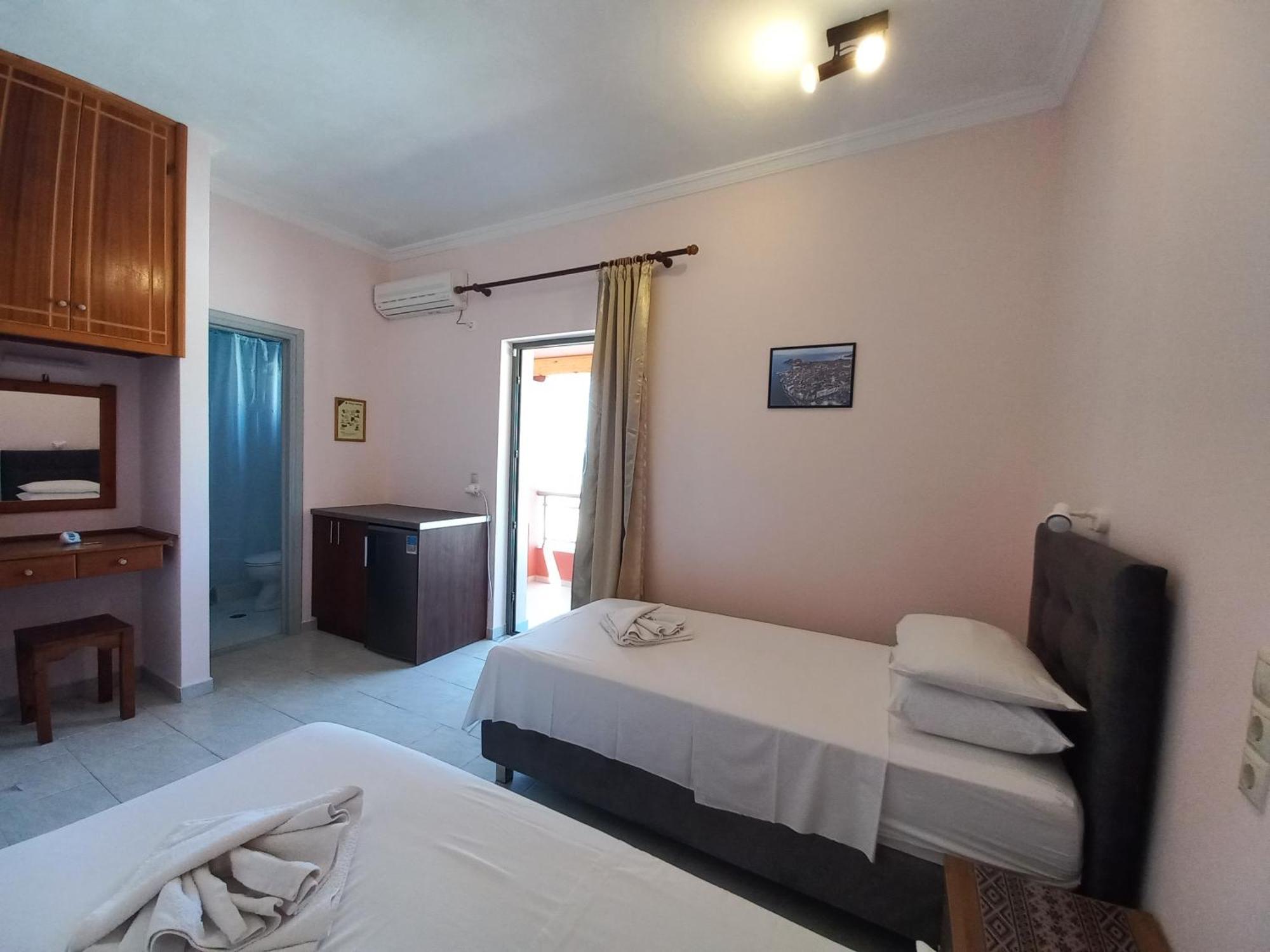 Porto-Fino Hotel อาร์ริลลาส ภายนอก รูปภาพ